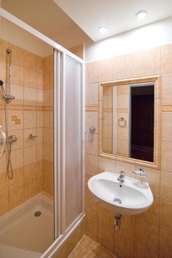 Hotel U Sevce Zlín Buitenkant foto