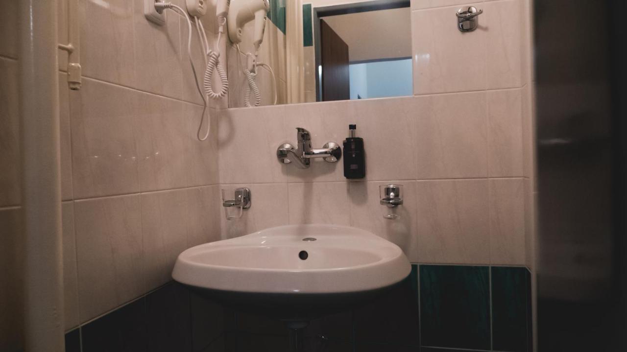 Hotel U Sevce Zlín Buitenkant foto